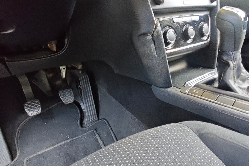 Photo gallery, damaged Škoda Superb dashboard